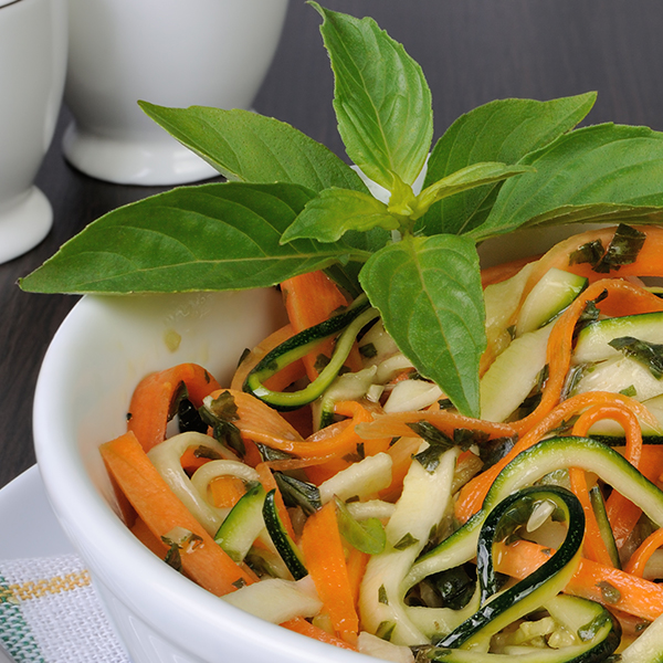 Ensalada fresca de fideos de verduras